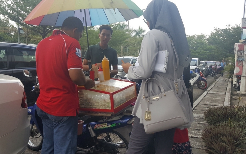 Abang Buah - AzuandyAradi.Com